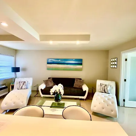 Bay View Miami: Premium Waterfront Apartment Near Beach